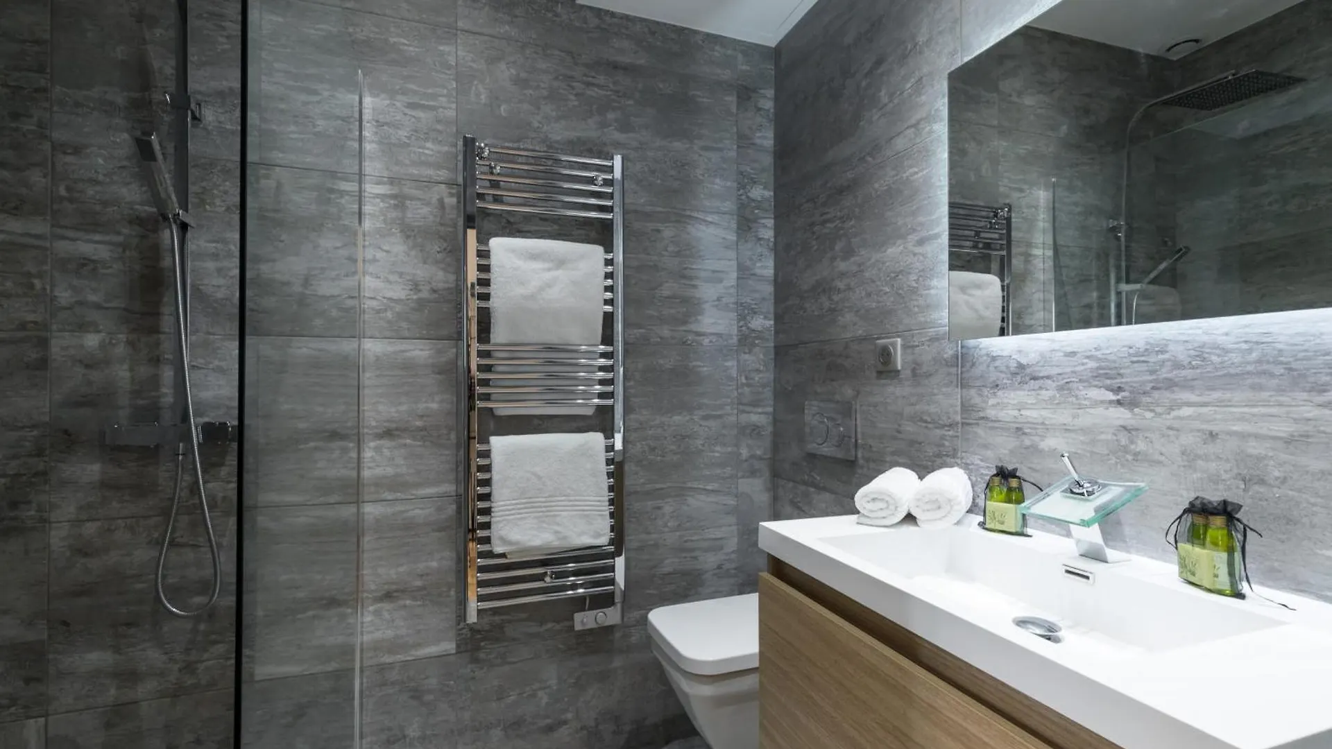 ניס Brand New 1 Bdr Place Du Pin דירה