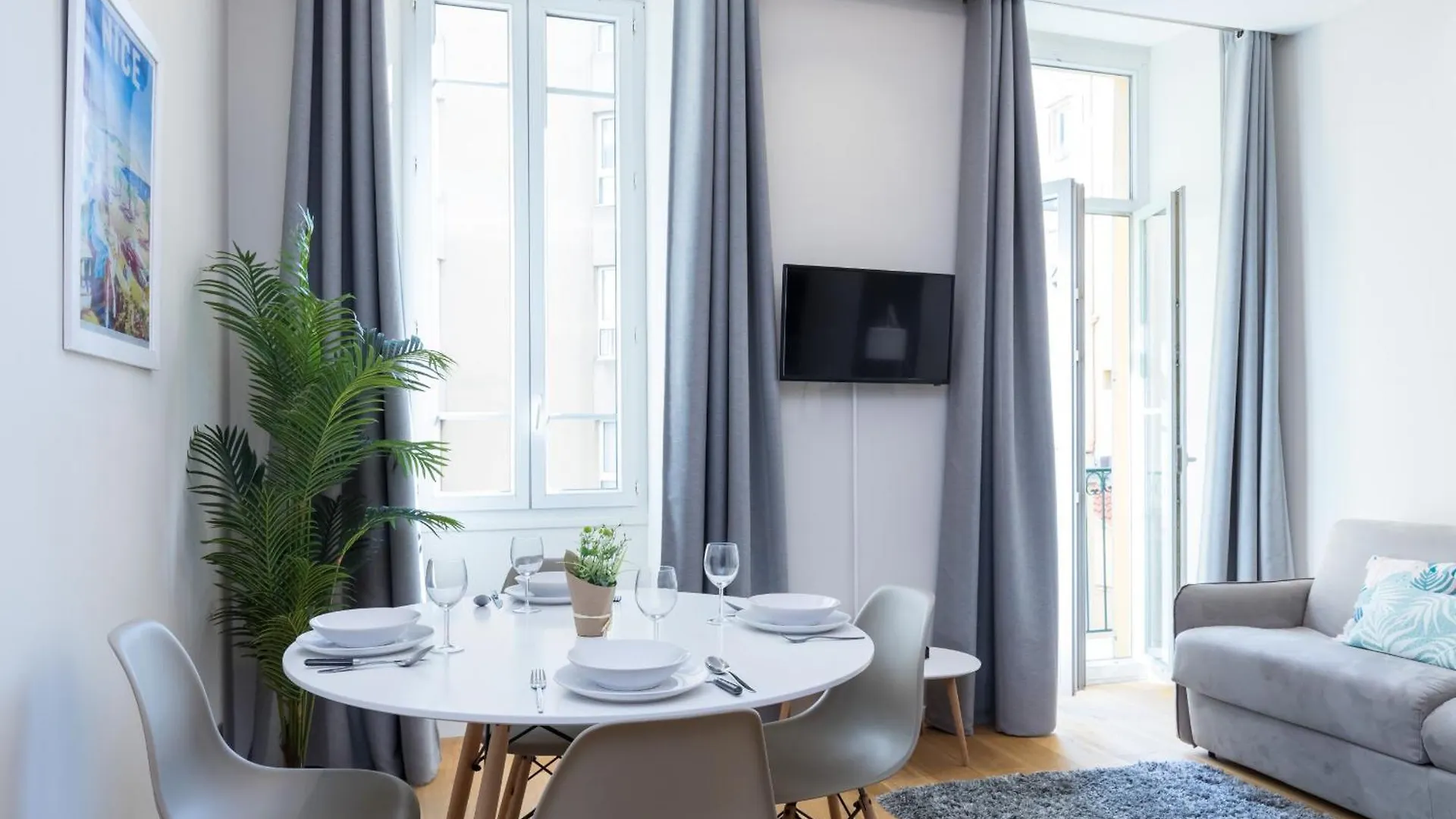 Brand New 1 Bdr Place Du Pin Νίκαια 0*,
