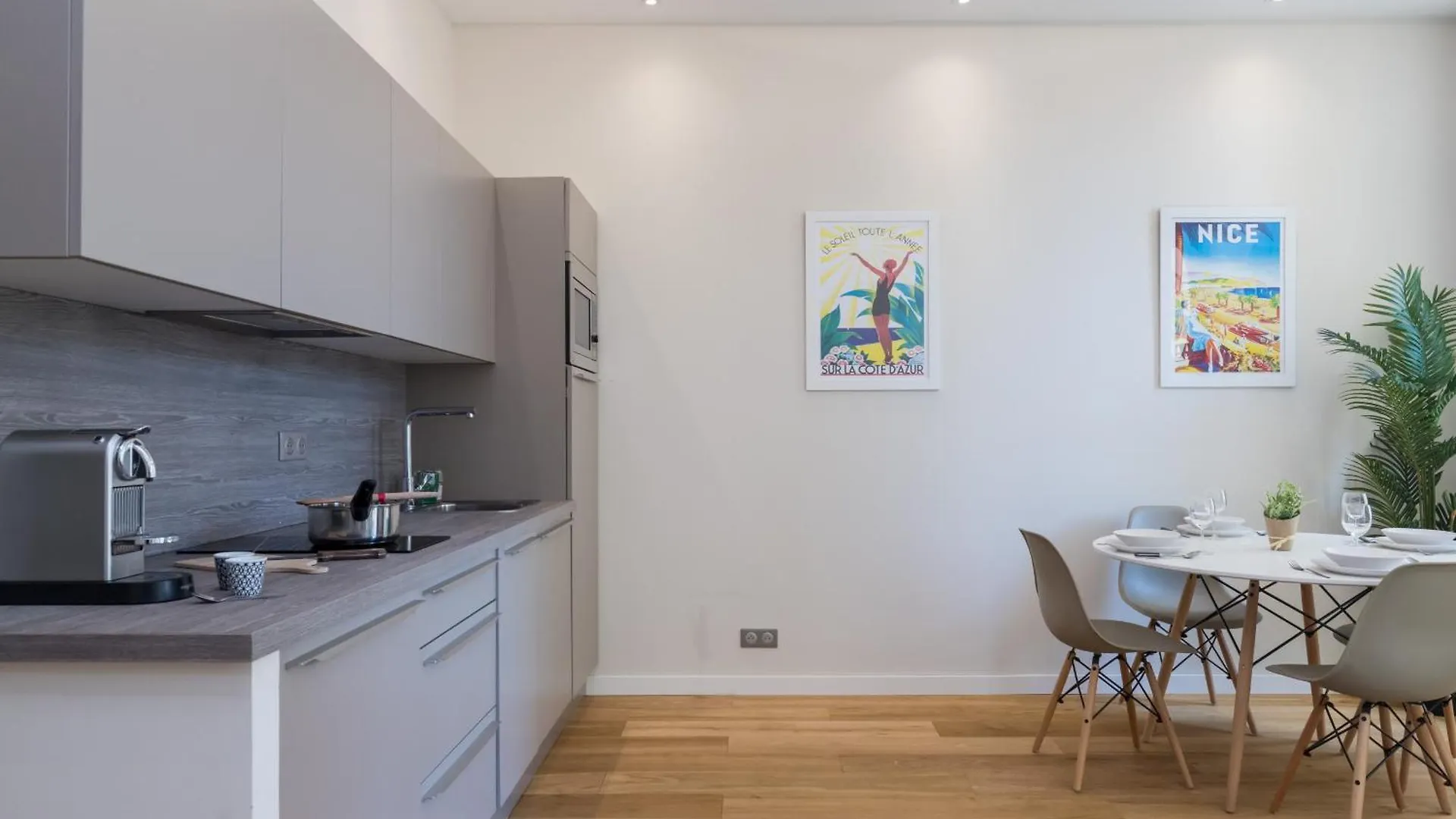 Brand New 1 Bdr Place Du Pin Νίκαια 0*,